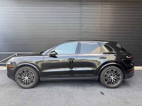 Certified 2024 Porsche Cayenne AWD/4WD image 2