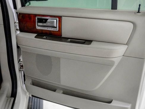 Used 2011 Lincoln Navigator L 4WD image 34