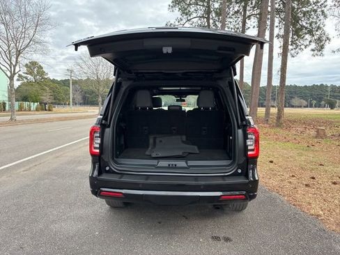 Used 2022 Ford Expedition Limited image 18