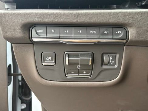 Used 2026 Cadillac Escalade Luxury w/ Touring Package AWD/4WD image 21