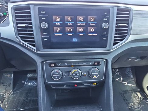 Used 2020 Volkswagen Atlas Cross Sport SE AWD/4WD image 20