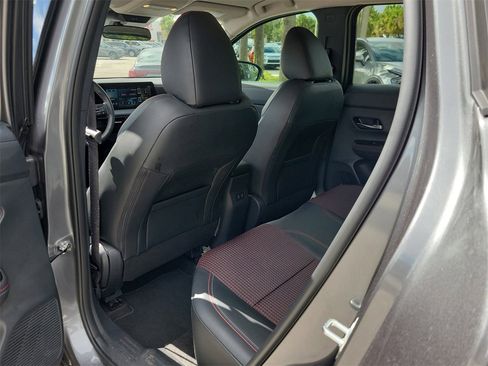 Used 2025 Nissan Kicks SR image 9