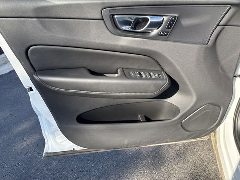 Used 2025 Volvo XC60 B5 Plus image 14