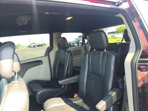 Used 2018 Dodge Grand Caravan SXT FWD image 13