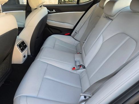 Used 2025 Genesis G70 2.5T AWD/4WD image 13