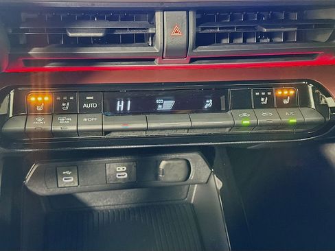 Used 2024 Toyota Prius Prime Premium image 15