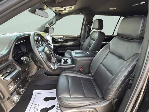 Used 2024 Chevrolet Suburban LT RWD image 19