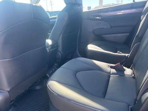 Used 2023 Toyota Highlander Platinum image 7