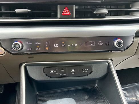 Used 2025 Kia Carnival FWD image 16