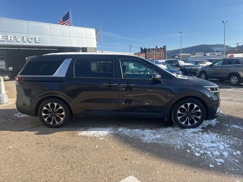 Used 2023 Kia Carnival EX image 6