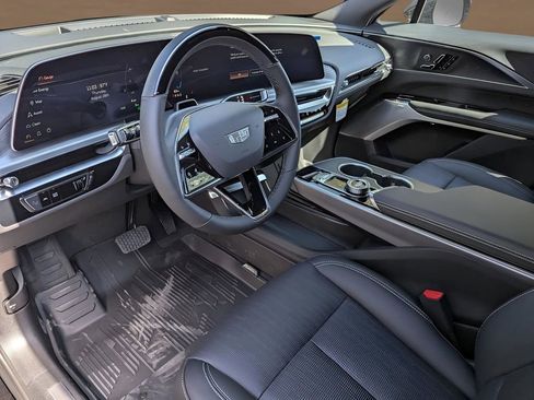 New 2025 Cadillac Lyriq Luxury w/ LPO, Floor Liner Package image 4