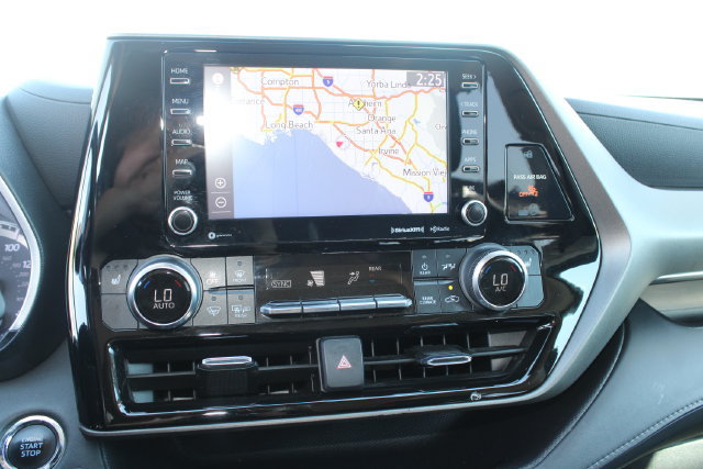 Used 2022 Toyota Highlander XLE FWD image 19