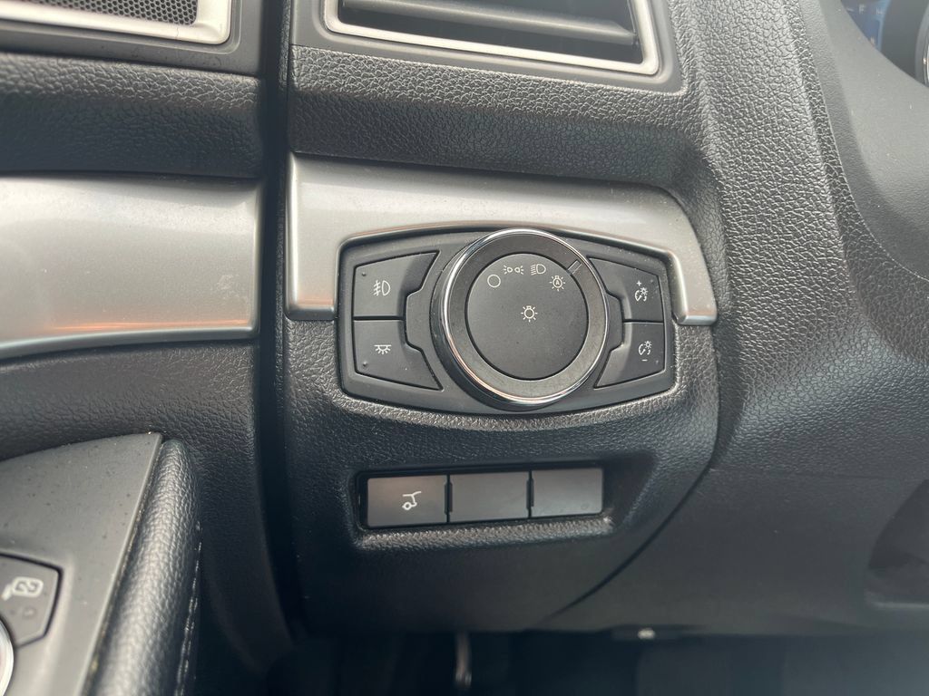 Used 2017 Ford Explorer XLT w/ Equipment Group 202A FWD image 18