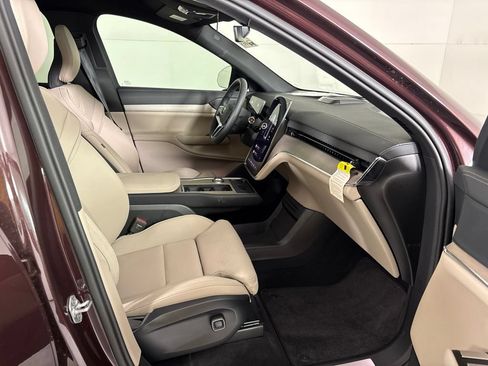 Used 2025 Volvo EX90 Plus AWD/4WD image 17