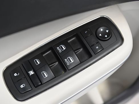 Used 2023 Chrysler 300 Touring w/ Sport Appearance Package image 30