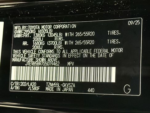 Used 2025 Toyota 4Runner Limited AWD/4WD image 25
