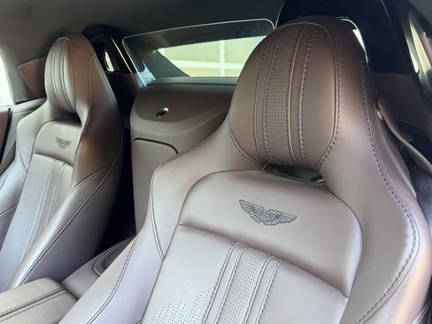 Used 2023 Aston Martin V8 Vantage Roadster RWD image 36