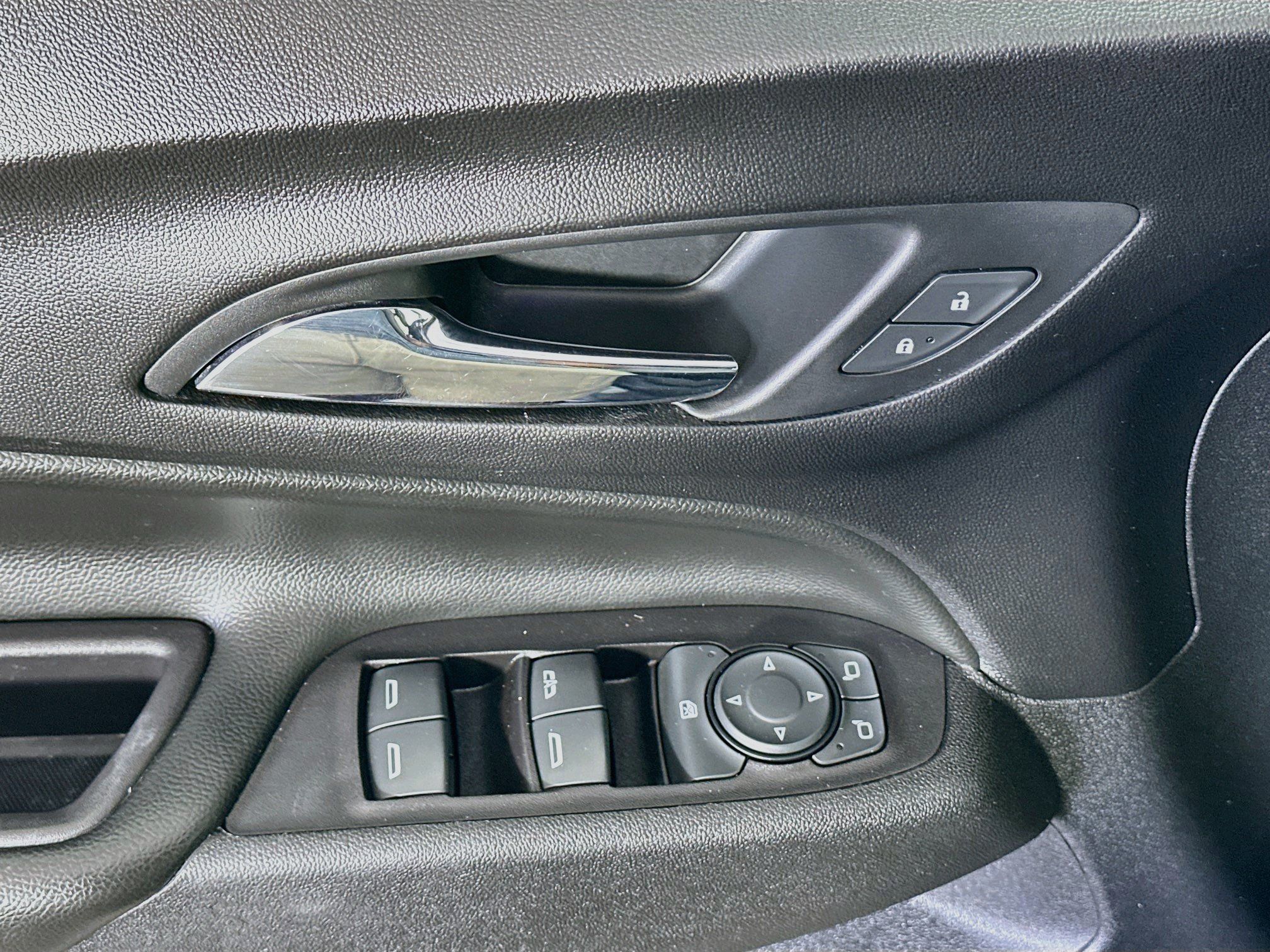 Used 2019 Chevrolet Equinox LT FWD image 15