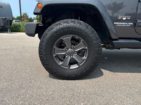 Used 2017 Jeep Wrangler Unlimited Sahara w/ Connectivity Group AWD/4WD image 27