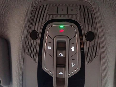 Used 2020 Audi Q5 e Prestige image 26