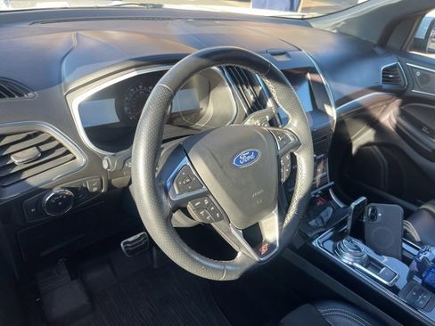Used 2019 Ford Edge ST w/ Equipment Group 401A image 4