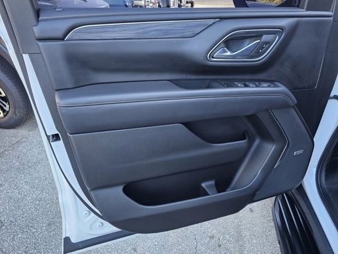 Used 2023 GMC Yukon XL SLT w/ SLT Luxury Package image 19