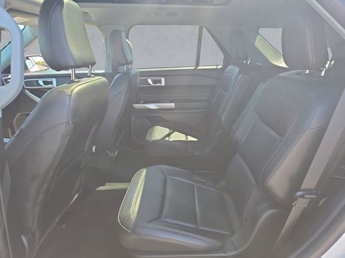 Used 2022 Ford Explorer XLT w/ Equipment Group 202A AWD/4WD image 23