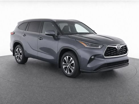 Used 2023 Toyota Highlander XLE AWD/4WD image 6