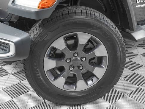 Used 2019 Jeep Wrangler Unlimited Sahara AWD/4WD image 28