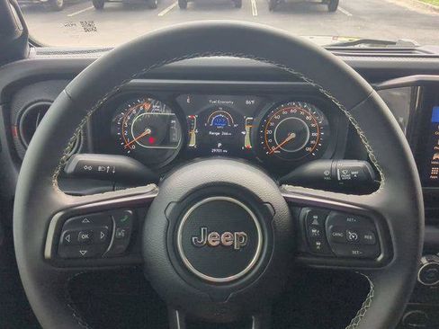 Certified 2025 Jeep Gladiator Rubicon AWD/4WD image 30