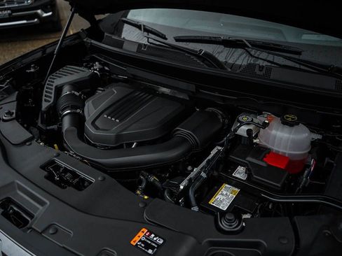 New 2026 GMC Acadia Denali Ultimate w/ LPO, Floor Liner Package image 7