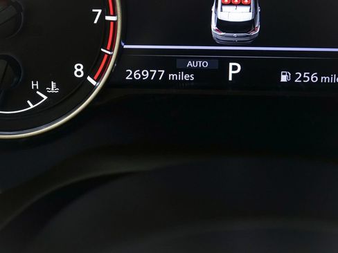 Used 2023 Nissan Rogue SV AWD/4WD image 17