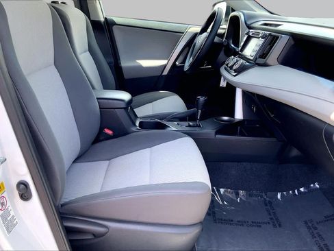 Used 2015 Toyota RAV4 LE AWD/4WD image 8