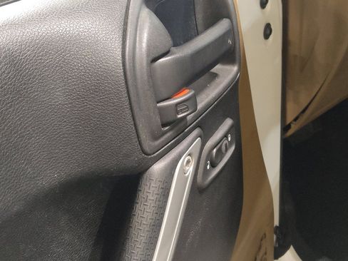 Used 2017 Jeep Wrangler Unlimited Sahara image 27