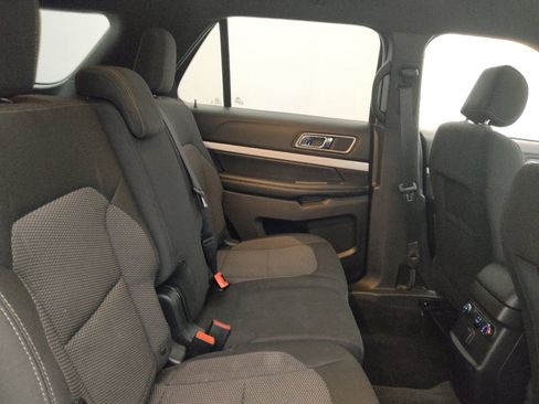 Used 2017 Ford Explorer XLT image 19