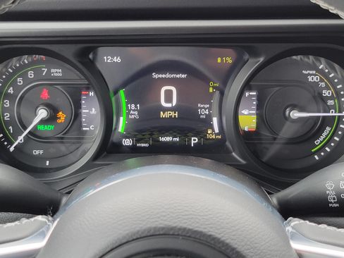 Used 2025 Jeep Wrangler Unlimited Sahara AWD/4WD image 9