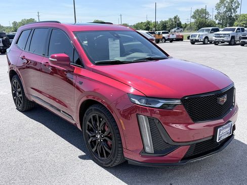 Used 2024 Cadillac XT6 Sport w/ Technology Package AWD/4WD image 2