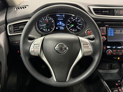 Used 2016 Nissan Rogue SV w/ SV Premium Package image 17