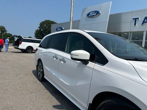 Used 2024 Honda Odyssey Touring image 7
