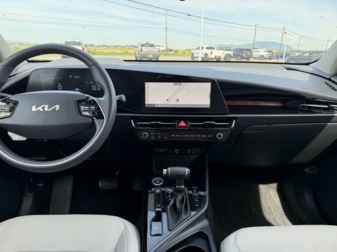 Certified 2024 Kia Niro EX FWD image 25