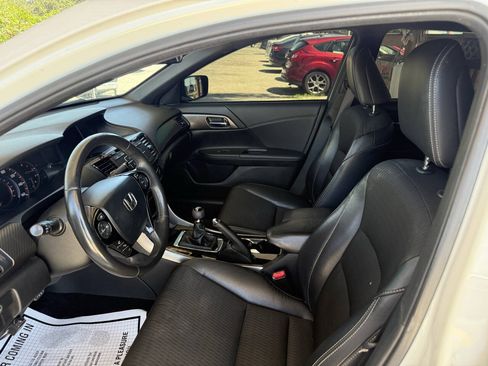 Used 2017 Honda Accord Sport image 7