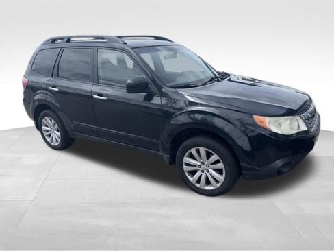 Used 2011 Subaru Forester 2.5X Premium AWD/4WD image 2