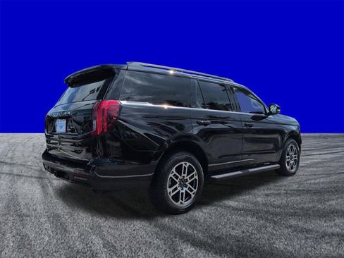 Certified 2025 Ford Expedition Active AWD/4WD image 4