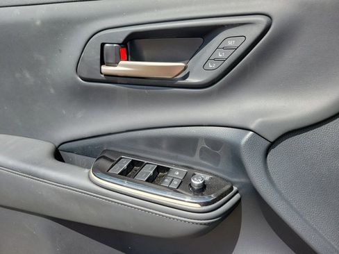 Used 2024 Toyota Crown Limited image 9