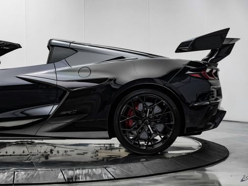 Used 2026 Chevrolet Corvette ZR1 w/ ZR1 Carbon Fiber Aero Package RWD image 12