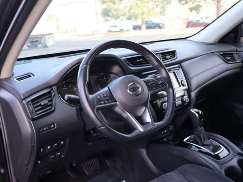 Used 2019 Nissan Rogue SV w/ Premium Package image 14
