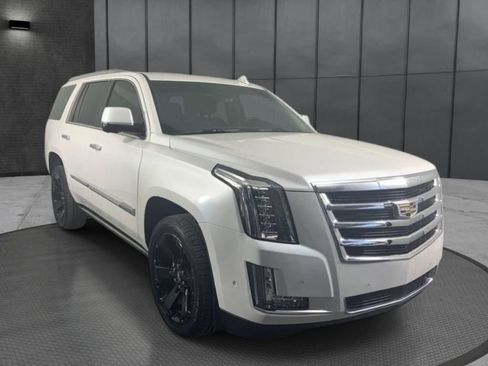 Used 2017 Cadillac Escalade Premium Luxury AWD/4WD image 5