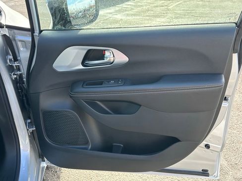 New 2026 Chrysler Pacifica Limited w/ S Appearance Package image 20