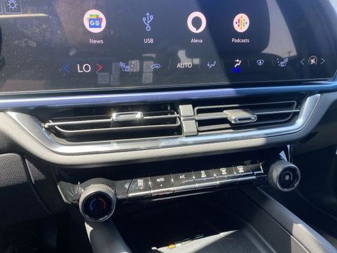 New 2025 Chevrolet Equinox EV LT image 17