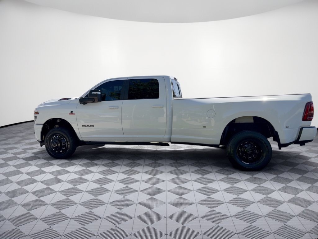 Used 2025 RAM 3500 Laramie AWD/4WD image 2